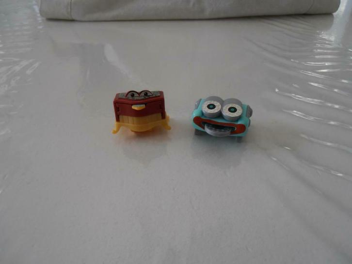 Figurines "Commode et Juke-Box – K04" – KINDER/FERRERO 2003, Collections, Œufs à surprise, Utilisé, Numéros K, Enlèvement ou Envoi