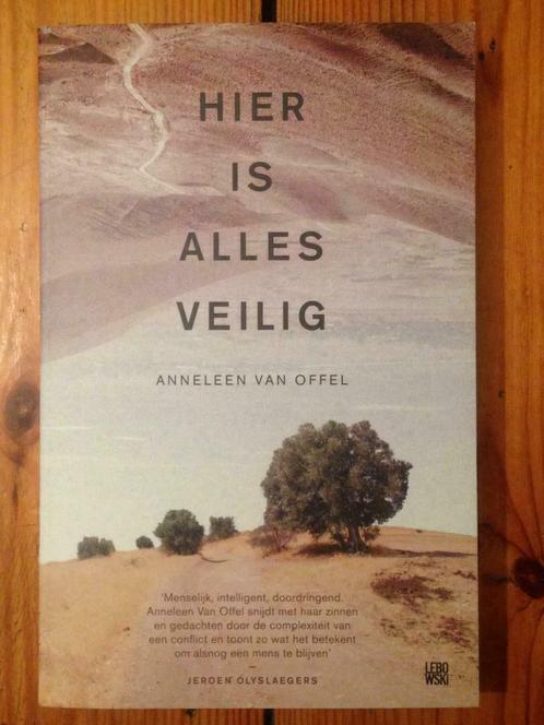 Anneleen Van Offel - Hier is alles veilig, Boeken, Romans, Zo goed als nieuw, Nederland, Ophalen of Verzenden