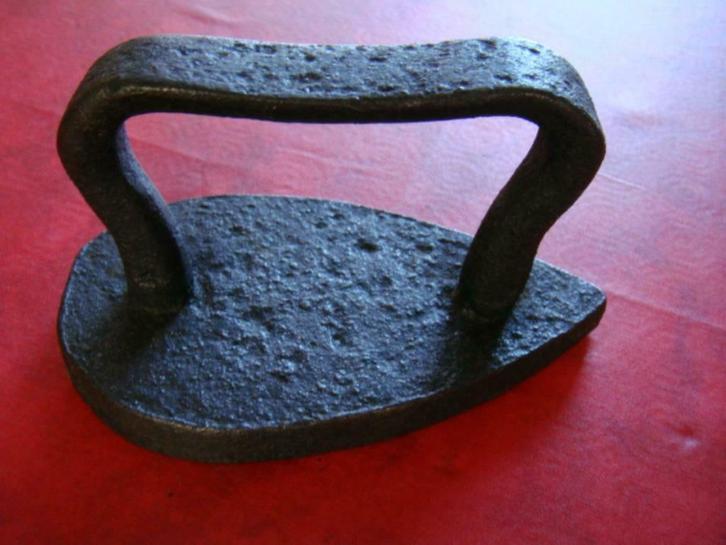 "Fer à repasser" Très ancien., Collections, Collections Autre, Utilisé, Enlèvement ou Envoi