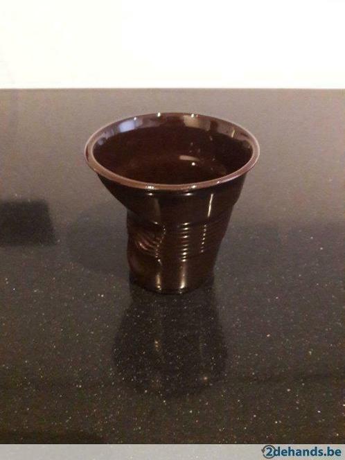 Porseleinen crumpled coffee cup, cappuccino, "revol", Maison & Meubles, Cuisine | Vaisselle, Utilisé, Tasse(s) et/ou soucoupe(s)