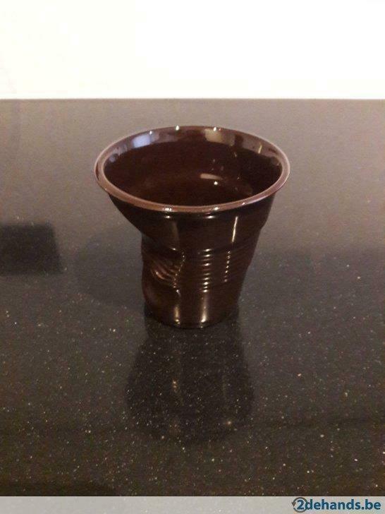 Porseleinen crumpled coffee cup, cappuccino, "revol", Huis en Inrichting, Keuken | Servies, Gebruikt, Kop(pen) en/of Schotel(s)