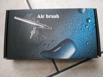 LUCHTBORSTEL AIRBRUSHING GUN beschikbaar voor biedingen