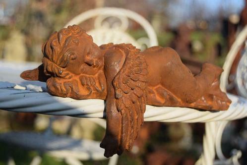 Superbe angelot, ange couché en fonte patinée rouille, Jardin & Terrasse, Statues de jardin, Neuf, Ange, Autres matériaux, Enlèvement ou Envoi