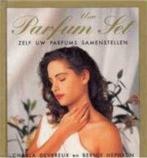 Uw parfum set, Charla Devereux en Bernie Hephrun, Boeken, Ophalen of Verzenden, Gelezen, Overige onderwerpen