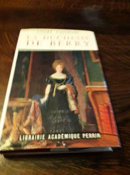 Livre bibliographie LA DUCHESSE DE BERRY, Boeken, Overige Boeken, Gelezen, Ophalen