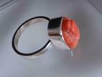 Prachtige handgemaakte zilver ring met gesneden koraal, Ophalen of Verzenden, Zo goed als nieuw, Met edelsteen, Zilver