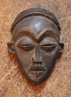 Masque PWO de l'ethnie TSHOKWE (Début XX siècle), Antiquités & Art, Enlèvement ou Envoi