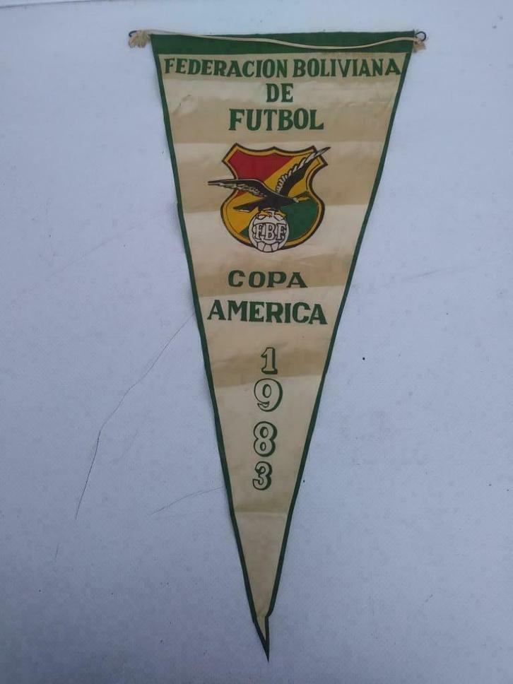PENANT VOETBAL FUTBOL COPA AMERICA 1983 ORIGINEEL, Verzamelen, Sportartikelen en Voetbal, Gebruikt, Vaantje of Sjaal, Ophalen of Verzenden