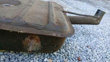 Benzinetank Volvo PV544 te reviseren 