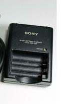 Chargeur de batterie AA ou AAA Sony BC-CS2B, TV, Hi-fi & Vidéo, Chargeurs, Comme neuf, Enlèvement