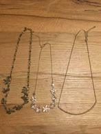 set / 3 beaux colliers demoiselles, Enlèvement ou Envoi, Comme neuf, Autres couleurs, Autres matériaux