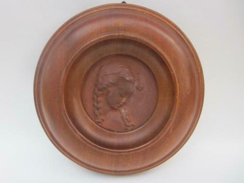 Mooie plaquette - meisje met vlecht - Koos van der Kaaij, Antiek en Kunst, Curiosa en Brocante, Ophalen of Verzenden