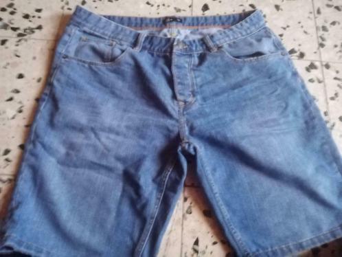 Short homme jeans taille 46, Kleding | Heren, Spijkerbroeken en Jeans, Gedragen, Overige jeansmaten, Blauw, Ophalen of Verzenden
