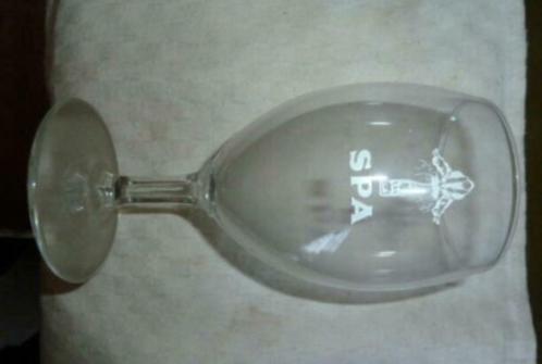 #E limonade glas SPA op voet, Verzamelen, Glas en Drinkglazen, Gebruikt, Frisdrankglas, Ophalen of Verzenden