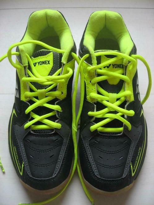 Chaussures de sport YONEX T39 - Neuves., Sports & Fitness, Basket, Neuf, Chaussures, Enlèvement
