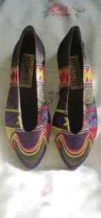 Chaussure plate dame tissu brodé pt 36 (ref238caisse), Vêtements | Femmes, Neuf, Enlèvement ou Envoi, Sans, Ballerines