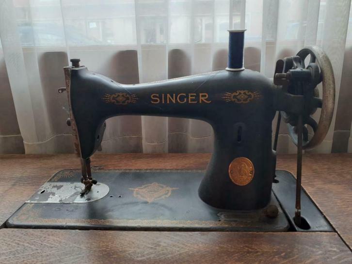 Mooie Oude Antieke SINGER Naaitafel uit Hout - Werkt nog, Hobby en Vrije tijd, Naaimachines en Toebehoren, Gebruikt, Naaimachine