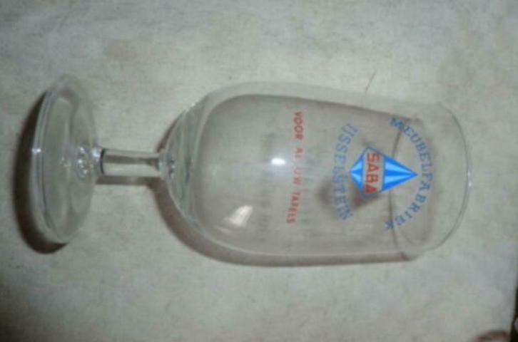 #E Bier glas MEUBELFABRIEK SABA IJSSELSTEIN voor al uw tafel, Verzamelen, Glas en Drinkglazen, Nieuw, Bierglas, Ophalen of Verzenden