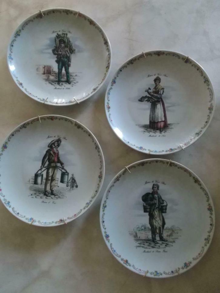 4 Assiettes en Porcelaine : "Métiers du Vieux Paris"., Antiek en Kunst, Curiosa en Brocante, Ophalen of Verzenden