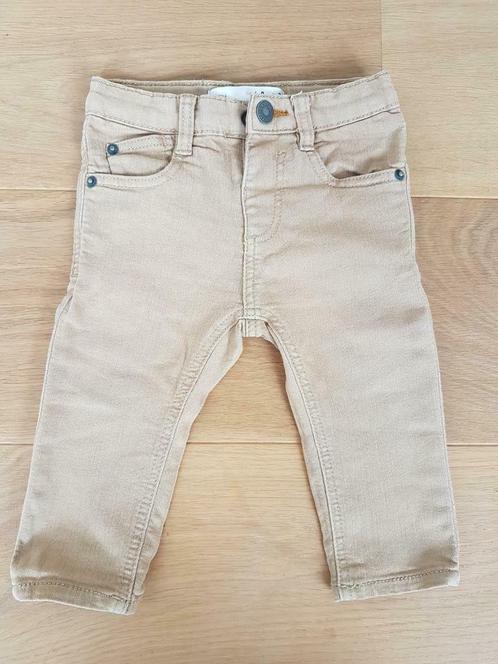 Beige/lichtbruin jeansbroekje - Zara - 6-9m (74) - jongen, Enfants & Bébés, Vêtements de bébé | Taille 74, Comme neuf, Garçon