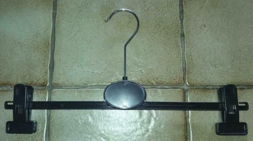 10 plastic hangers met clips, Huis en Inrichting, Woonaccessoires | Kapstokken, Zo goed als nieuw, Overige typen, Overige materialen