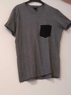 Grijze tshirt Medium met zwart zakje, Kleding | Heren, T-shirts, Gedragen, Grijs, Maat 48/50 (M), Ophalen of Verzenden