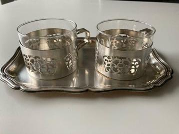 Koffiefilter/theesetje op dienblad beschikbaar voor biedingen