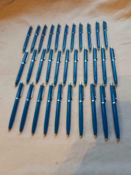 Blauwe balpennen, meerdere jaren oud., Collections, Stylos, Comme neuf, Stylo à bille, Enlèvement ou Envoi