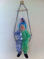 gekleurde clown op schommel, Ophalen of Verzenden, Zo goed als nieuw