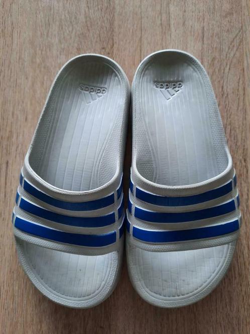 Slippers Adidas jongen maat 31, Kinderen en Baby's, Kinderkleding | Schoenen en Sokken, Zo goed als nieuw, Overige typen, Jongen