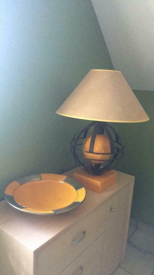 Mooie lamp met dezelfde schaal erbij,, Huis en Inrichting, Lampen | Tafellampen, Gebruikt, 50 tot 75 cm, Metaal, Overige materialen