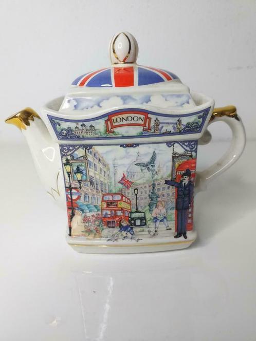 James Sadler Theepot Piccadilly London Heritage Collection, Verzamelen, Porselein, Kristal en Bestek, Zo goed als nieuw, Bord of Schaal