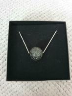 Zilveren ketting met grote zwarte bol, Handtassen en Accessoires, Kettingen, Zwart, Ophalen of Verzenden, Zo goed als nieuw, Met strass