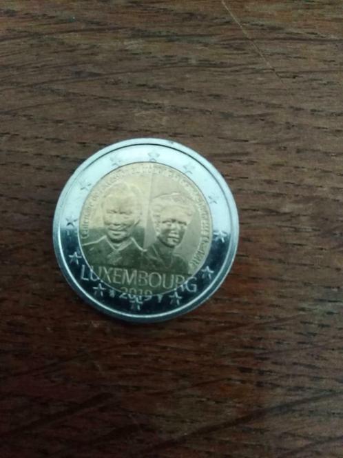 Pièce 2 euros commémorative centenaire de l'accession au trô, Postzegels en Munten, Munten | Europa | Euromunten, Losse munt, 2 euro