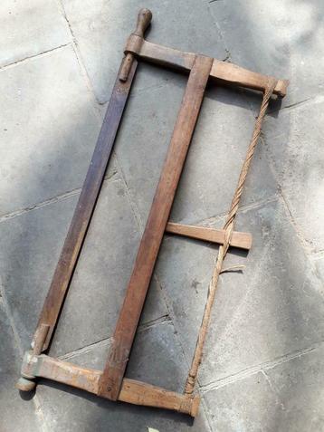 oude handzaag voor hout beschikbaar voor biedingen