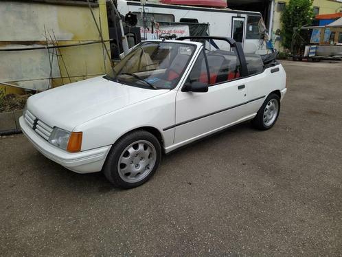 Peugeot 205 cabrio, Autos, Oldtimers & Ancêtres, Entreprise, Radio, Peugeot, Essence, 2 portes, Boîte manuelle, Blanc, Bleu, Enlèvement