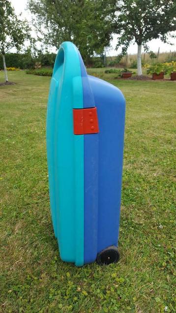 Bac à roulettes Rubbermaid beschikbaar voor biedingen