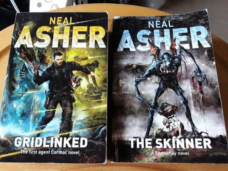 2 livres de Neal Asher, Boeken, Science fiction, Zo goed als nieuw, Ophalen