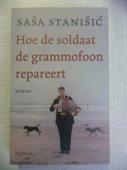 hoe de soldaat de grammafoon repareert ( Sasa stanisic ), Boeken, Oorlog en Militair, Nieuw, Ophalen of Verzenden