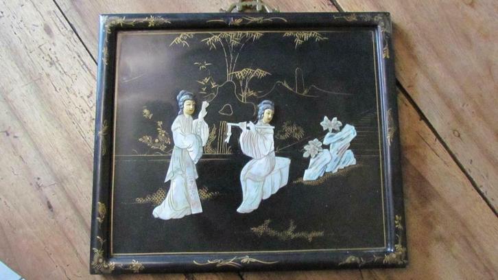 Japans schilderij met porceleinen en nacre figuurtjes, Antiek en Kunst, Kunst | Niet-Westerse kunst, Ophalen of Verzenden