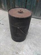 Vieux baril de pétrole