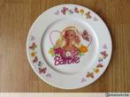 2 superbes assiettes a dessert barbie en porcelaine de 1995, Maison & Meubles, Enlèvement, Utilisé, Assiettes(s)