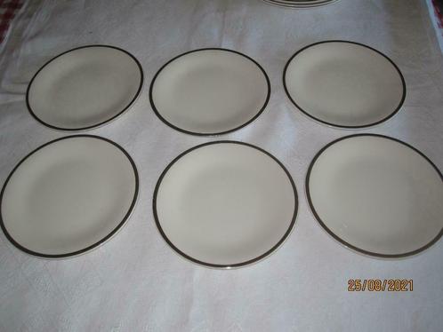 Set van 6 vintage dessertborden ",Boch", ecru met zilver., Huis en Inrichting, Keuken | Servies, Zo goed als nieuw, Bord(en), Effen