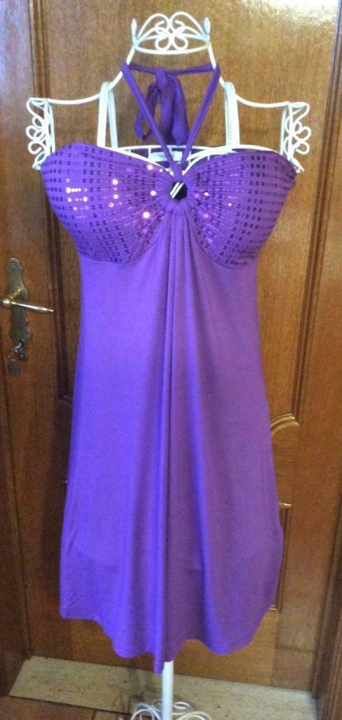 Nieuwe paarse jurk met pailletten op de borst.Maat 40., Vêtements | Femmes, Robes, Neuf, Taille 38/40 (M), Violet, Sous le genou