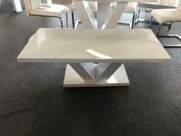 MAGNIFIQUE TABLE BASSE disponible aux enchères