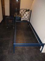 Lit en fer bleu foncé avec table de chevet lit 1 personne, Maison & Meubles, Chambre à coucher | Lits, Bleu, 90 cm, Utilisé, Enlèvement ou Envoi