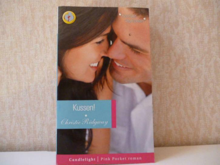 Candlelight Pink Pocket Roman KUSSEN, Boeken, Romans, Gelezen, Ophalen of Verzenden