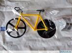 pizza cutter fiets design bike geel zwart, Huis en Inrichting, Nieuw, Ophalen of Verzenden