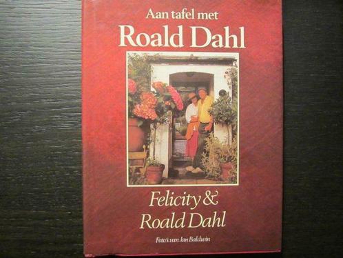 Aan tafel met Roald Dahl -Felicity & Roald Dahl-Wagenaar, Livres, Livres de cuisine, Utilisé, Enlèvement ou Envoi