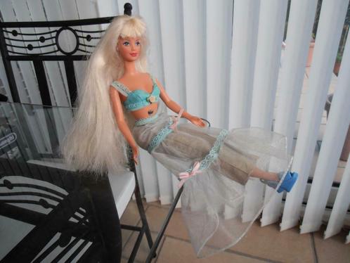 Barbie/Cheveux blonds, haut bikini, longue jupe/Mattel 1991, Enfants & Bébés, Jouets | Poupées, Utilisé, Barbie, Enlèvement ou Envoi